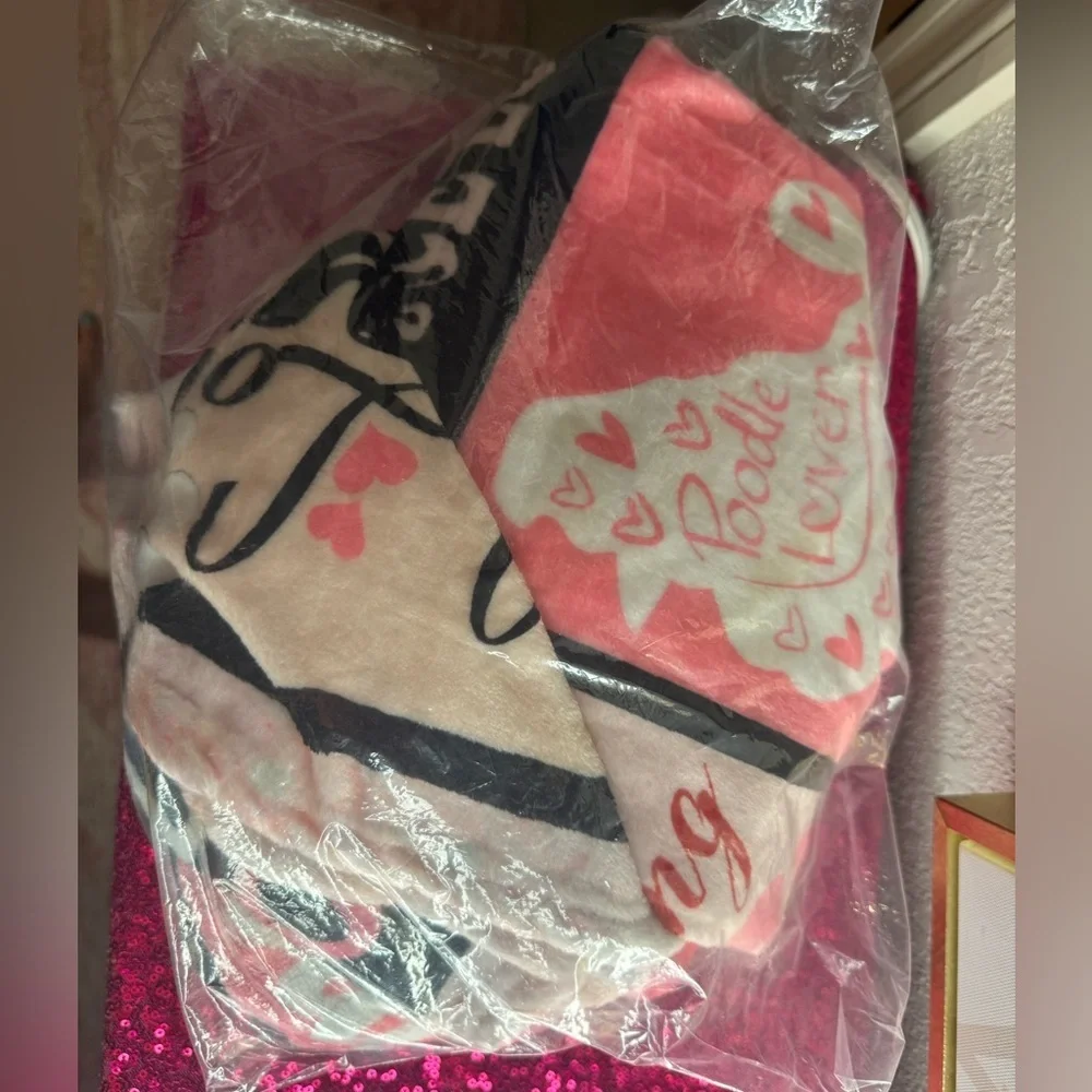 2/for $20 🪩 NEW Pink Poodle Collage Throw Blanket (Size: 3x4 feet)